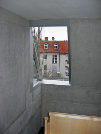 Foto 7 zu: EAB. Neubau von drei Einfamilienhäusern - Baugruppe im KfW 60-Standard, Berlin-Steglitz/Zehlendorf, 2003-2005, Architekt: Jo Sollich 
 Foto: Jo Sollich