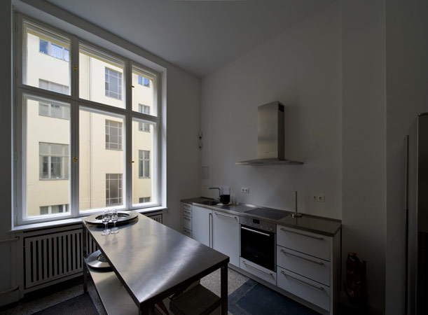 Foto 9 zu: MAR. Umstrukturierung eines Gründerzeithauses - Um- und Ausbau zweier Hofetagen zu einer Salonetage mit Gästeappartement, Büroräumen und Wohnungen, Gestaltung des Eingangsbereichs, Hofgestaltung, Berlin-Charlottenburg, 2011-2012, Architekt: Jo Sollich