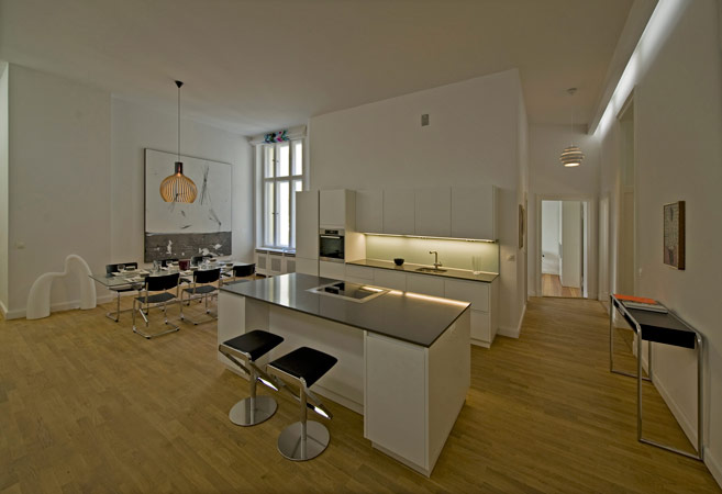 Foto 10 zu: MAR. Umstrukturierung eines Gründerzeithauses - Um- und Ausbau zweier Hofetagen zu einer Salonetage mit Gästeappartement, Büroräumen und Wohnungen, Gestaltung des Eingangsbereichs, Hofgestaltung, Berlin-Charlottenburg, 2011-2012, Architekt: Jo Sollich