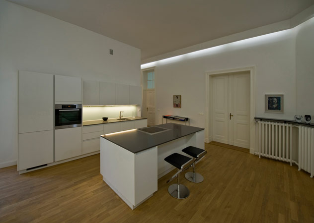 Foto 11 zu: MAR. Umstrukturierung eines Gründerzeithauses - Um- und Ausbau zweier Hofetagen zu einer Salonetage mit Gästeappartement, Büroräumen und Wohnungen, Gestaltung des Eingangsbereichs, Hofgestaltung, Berlin-Charlottenburg, 2011-2012, Architekt: Jo Sollich