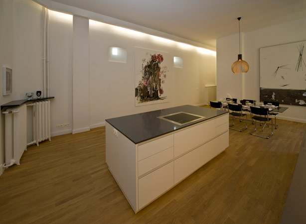 Foto 12 zu: MAR. Umstrukturierung eines Gründerzeithauses - Um- und Ausbau zweier Hofetagen zu einer Salonetage mit Gästeappartement, Büroräumen und Wohnungen, Gestaltung des Eingangsbereichs, Hofgestaltung, Berlin-Charlottenburg, 2011-2012, Architekt: Jo Sollich