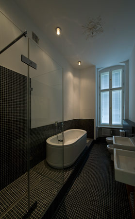 Foto 20 zu: MAR. Umstrukturierung eines Gründerzeithauses - Um- und Ausbau zweier Hofetagen zu einer Salonetage mit Gästeappartement, Büroräumen und Wohnungen, Gestaltung des Eingangsbereichs, Hofgestaltung, Berlin-Charlottenburg, 2011-2012, Architekt: Jo Sollich