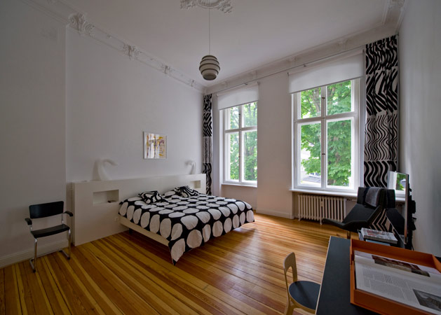 Foto 24 zu: MAR. Umstrukturierung eines Gründerzeithauses - Um- und Ausbau zweier Hofetagen zu einer Salonetage mit Gästeappartement, Büroräumen und Wohnungen, Gestaltung des Eingangsbereichs, Hofgestaltung, Berlin-Charlottenburg, 2011-2012, Architekt: Jo Sollich