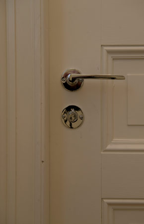 Foto 27 zu: MAR. Umstrukturierung eines Gründerzeithauses - Um- und Ausbau zweier Hofetagen zu einer Salonetage mit Gästeappartement, Büroräumen und Wohnungen, Gestaltung des Eingangsbereichs, Hofgestaltung, Berlin-Charlottenburg, 2011-2012, Architekt: Jo Sollich