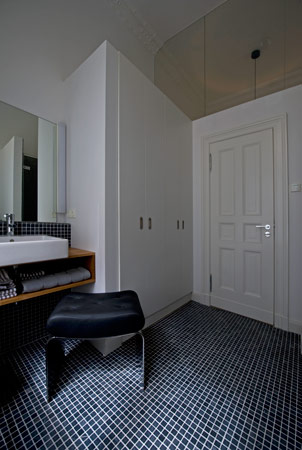 Foto 30 zu: MAR. Umstrukturierung eines Gründerzeithauses - Um- und Ausbau zweier Hofetagen zu einer Salonetage mit Gästeappartement, Büroräumen und Wohnungen, Gestaltung des Eingangsbereichs, Hofgestaltung, Berlin-Charlottenburg, 2011-2012, Architekt: Jo Sollich