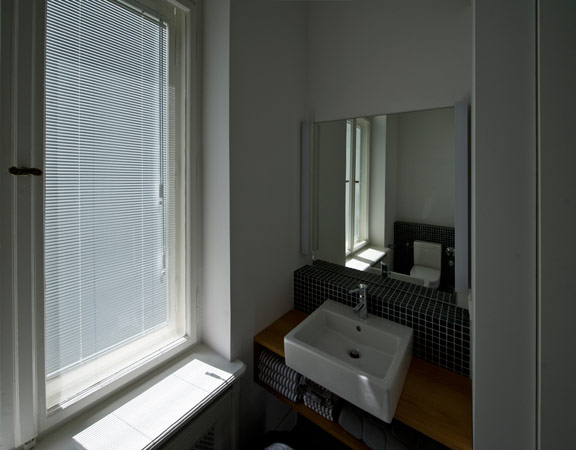 Foto 31 zu: MAR. Umstrukturierung eines Gründerzeithauses - Um- und Ausbau zweier Hofetagen zu einer Salonetage mit Gästeappartement, Büroräumen und Wohnungen, Gestaltung des Eingangsbereichs, Hofgestaltung, Berlin-Charlottenburg, 2011-2012, Architekt: Jo Sollich