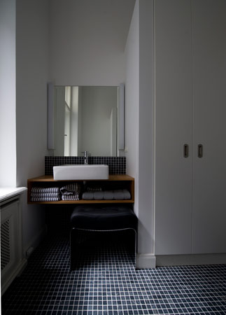 Foto 32 zu: MAR. Umstrukturierung eines Gründerzeithauses - Um- und Ausbau zweier Hofetagen zu einer Salonetage mit Gästeappartement, Büroräumen und Wohnungen, Gestaltung des Eingangsbereichs, Hofgestaltung, Berlin-Charlottenburg, 2011-2012, Architekt: Jo Sollich