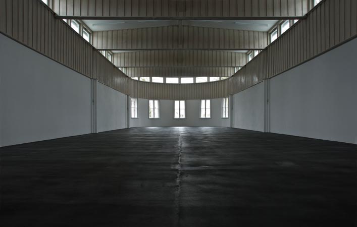 Foto 20 zu: RAN. Atelier- und Wohngebäude "Bücker-Flugzeugwerke". Sanierung und Umnutzung eines Teils einer ehemaligen Flugzeugfabrik in Rangsdorf aus den 1930er-Jahren zu Künstlerateliers mit Wohnnutzung, 2006-2008, Architekt: Jo Sollich