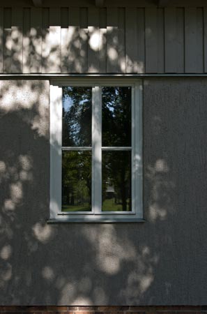 Foto 25 zu: RAN. Atelier- und Wohngebäude "Bücker-Flugzeugwerke". Sanierung und Umnutzung eines Teils einer ehemaligen Flugzeugfabrik in Rangsdorf aus den 1930er-Jahren zu Künstlerateliers mit Wohnnutzung, 2006-2008, Architekt: Jo Sollich