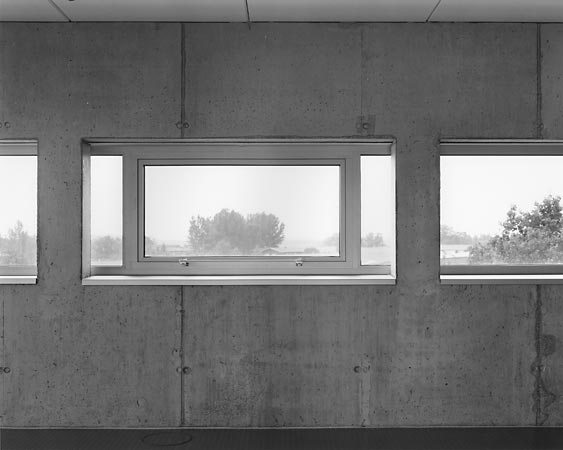 Foto 9 zu: TES-2. Erweiterung für TES Frontdesign - Errichtung eines fünfgeschossigen Produktions- und Verwaltungsgebäudes, Neuruppin, 2000-2002, Architekt: Jo Sollich 
 Foto: Peter Thieme