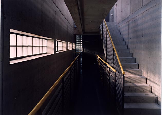 Foto 15 zu: TES-2. Erweiterung für TES Frontdesign - Errichtung eines fünfgeschossigen Produktions- und Verwaltungsgebäudes, Neuruppin, 2000-2002, Architekt: Jo Sollich 
 Foto: Peter Thieme