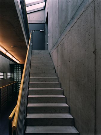 Foto 16 zu: TES-2. Erweiterung für TES Frontdesign - Errichtung eines fünfgeschossigen Produktions- und Verwaltungsgebäudes, Neuruppin, 2000-2002, Architekt: Jo Sollich 
 Foto: Peter Thieme